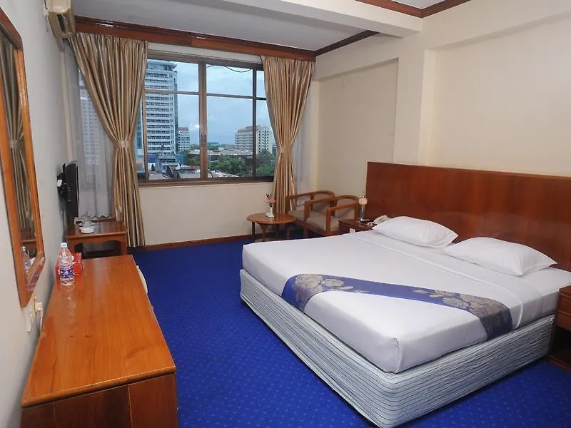 Panorama Hotel Yangon 3*,