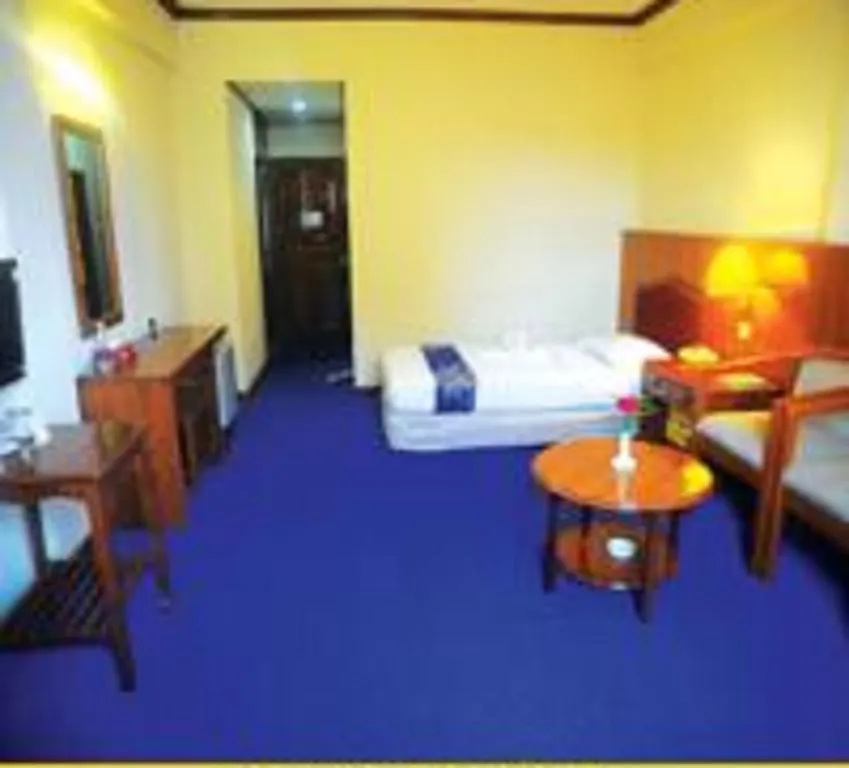 Panorama Hotel Yangon 3*,